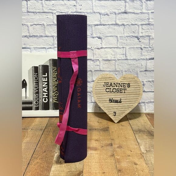 Gaiam Reversible Aubergine Swirl 24 X 68 X 0.24 In Yoga Mat w strap - Picture 3 of 7